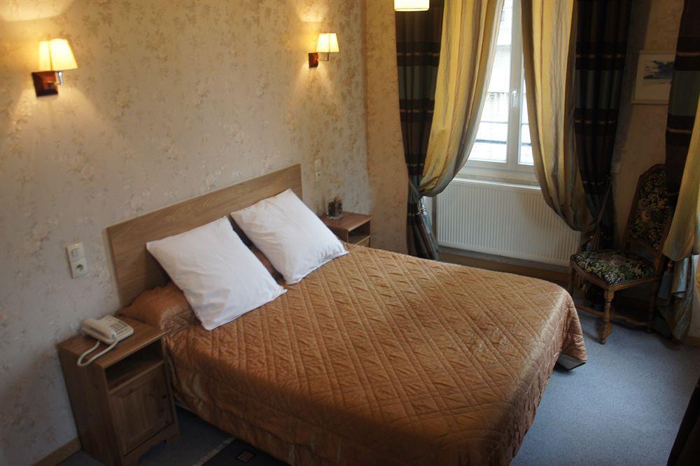 Hotel Les Chansonniers Paris Exterior photo