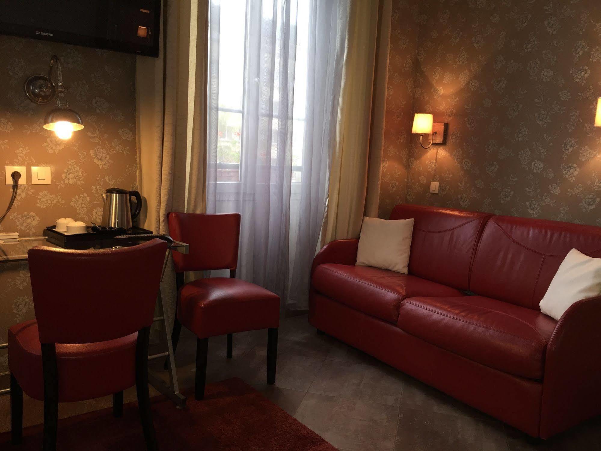 Hotel Les Chansonniers Paris Exterior photo